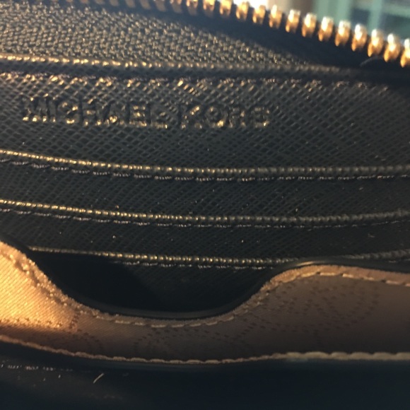 Wallet/wristlet - Picture 4 of 8